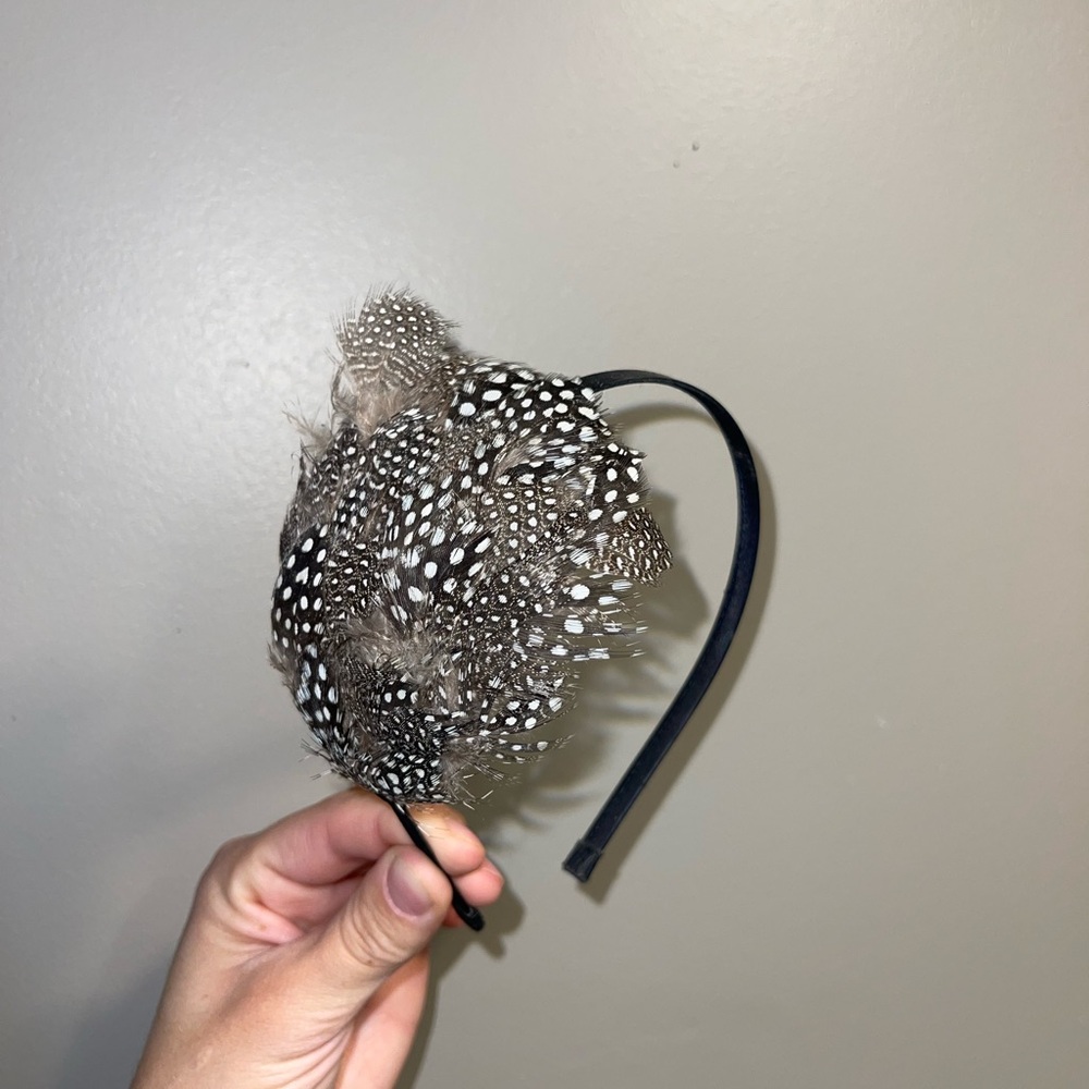 Beautiful head piece for women. New without tags.